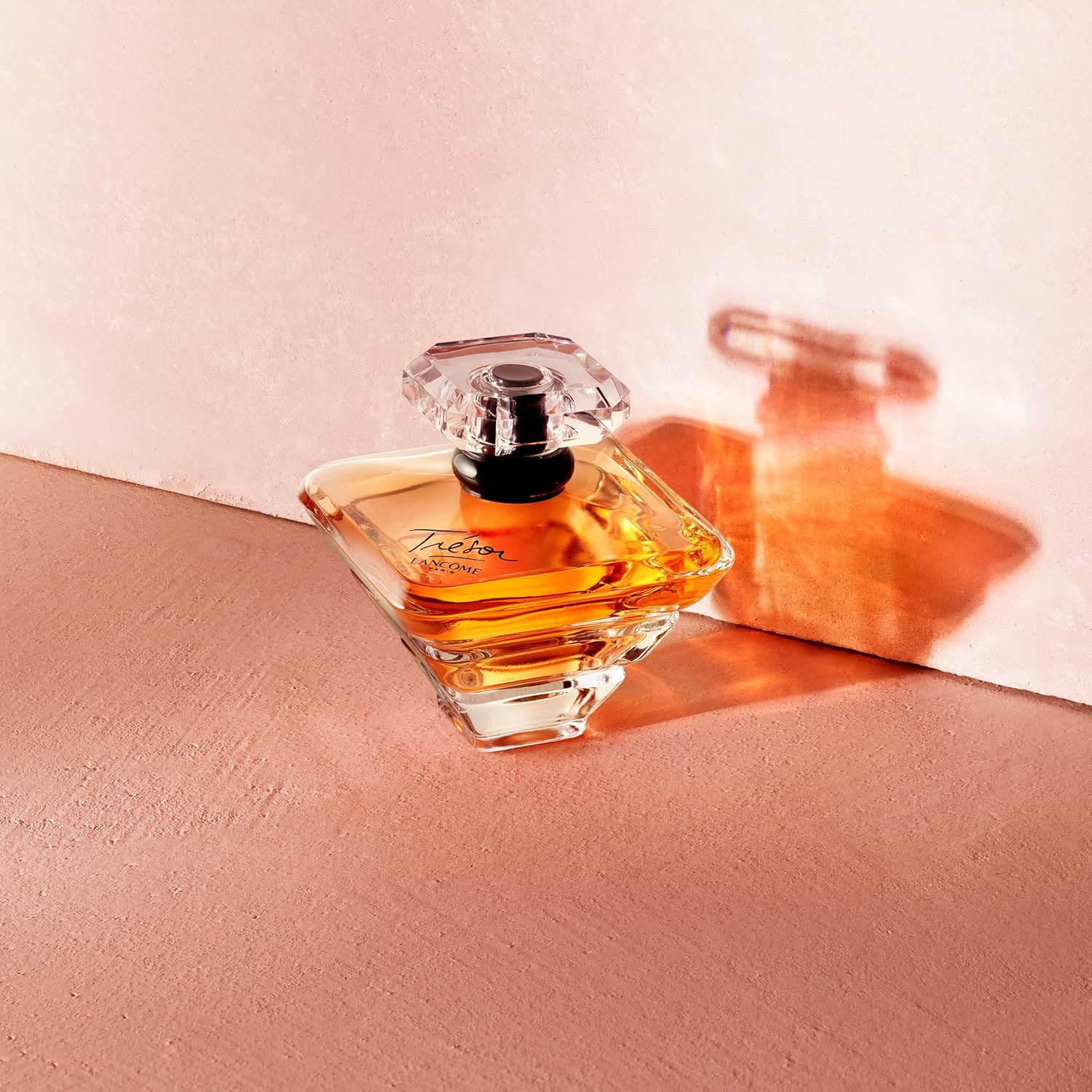Lancôme Trésor Eau de Parfum - Long Lasting Fragrance with Notes of Rose, Lilac, Peach & Apricot Blossom - Elegant & Romantic Women's Perfume - Image 4