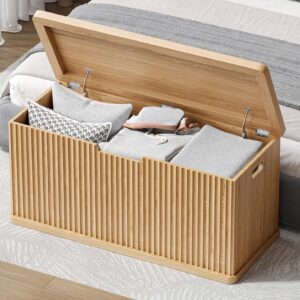 Akxomel Fluted Storage Chest with 2 Safety Hinges, 37.4″ Wooden Storage Trunk, Natural Entryway Bench, for Living Room, Bedroom, Curved Profile, Easy Assembly, Natural Oak