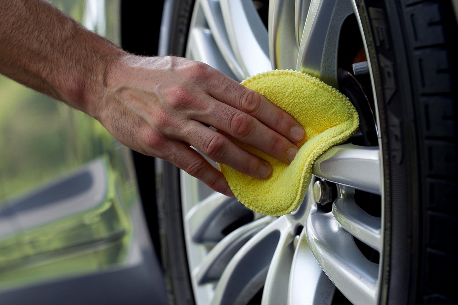 Mothers Microfiber Polishing Pad and Cleaning Pads for Car Detailing, 5 Inch Diameter, Yellow, 6 Pack - Image 5